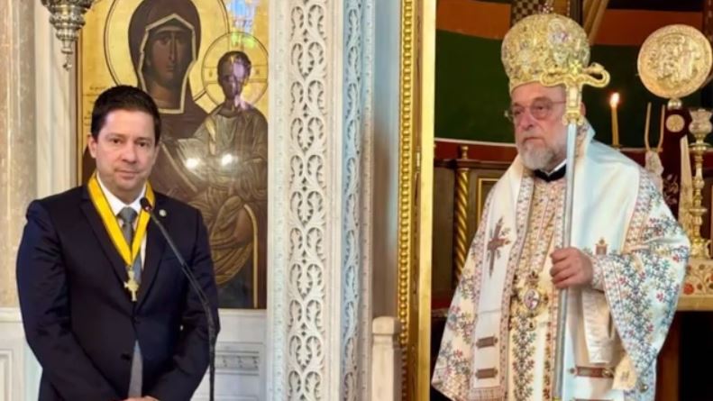 Ο μητροπολίτης Ρόδου Κύριλλος τίμησε τον πρύτανη του ΕΚΠΑ, Γεράσιμο Σιάσο