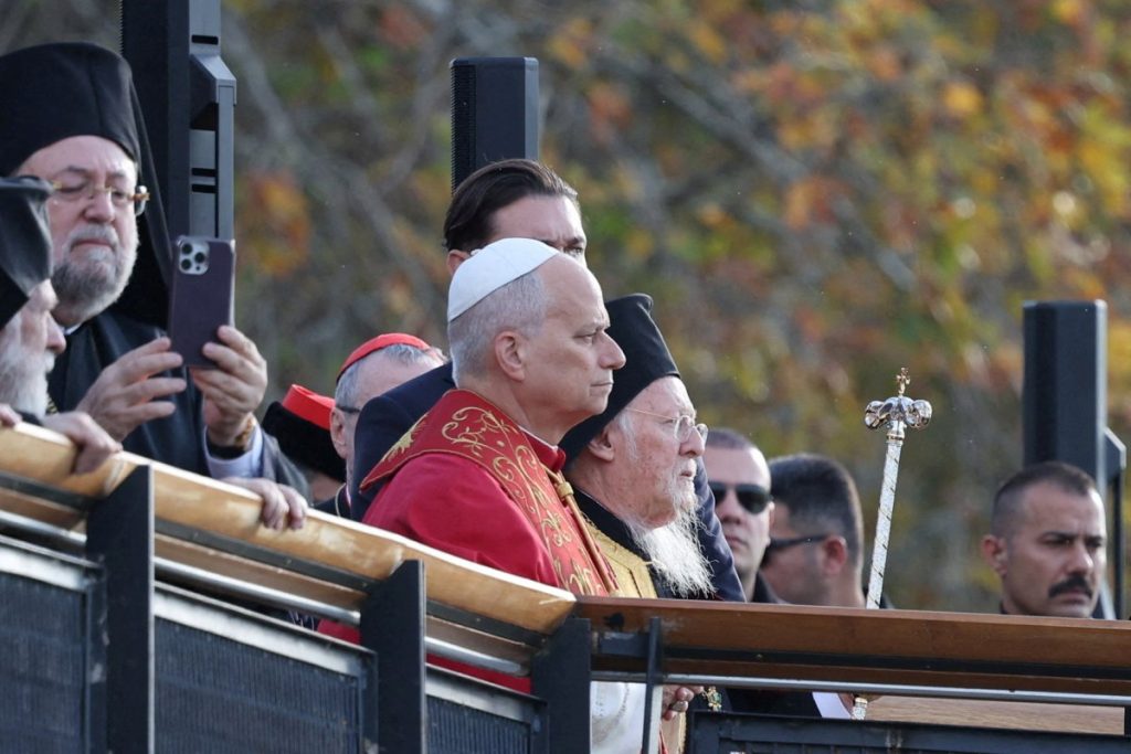 Ο Πατριάρχης Βαρθολομαίος υποδέχτηκε τον Πάπα Λέοντα & τέλεσαν κοινή δοξολογία