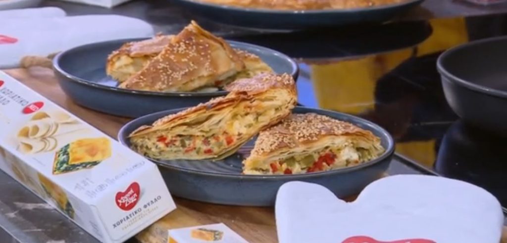 Ο Δημήτρης Σκαρμούτσος μάς ετοιμάζει πιπερόπιτα