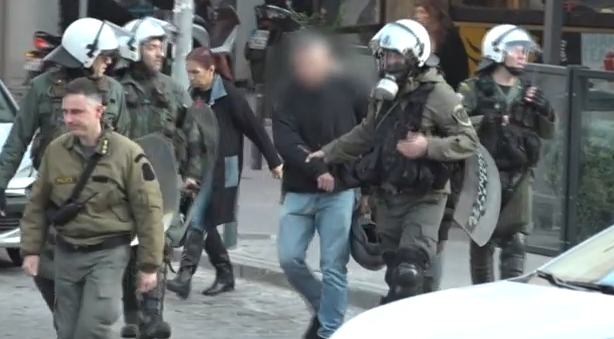 Θεσσαλονίκη: Επεισόδια με πέτρες και χημικά έξω από τα δικαστήρια στη δίκη της δολοφονίας του Άλκη Καμπανού – Δύο συλλήψεις