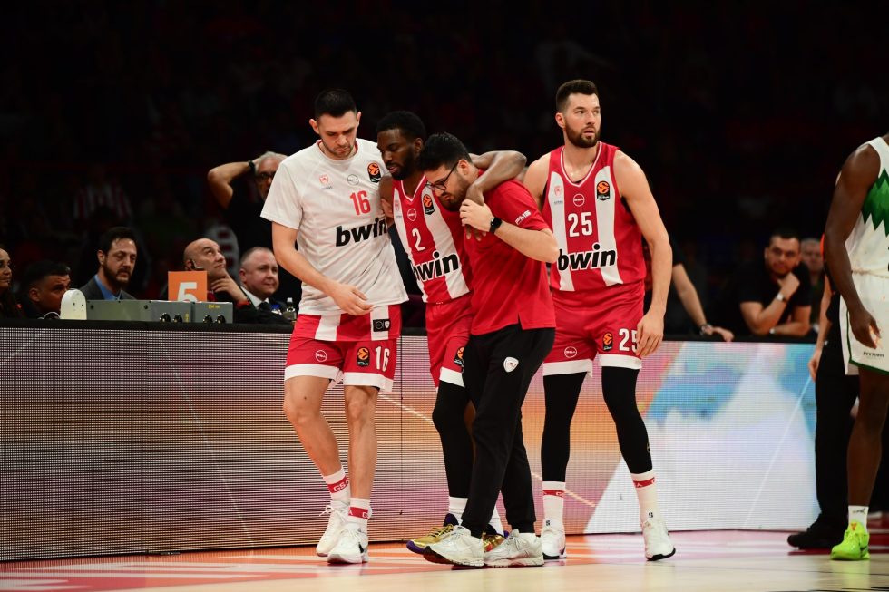 Euroleague: Σοκ από τον τραυματισμό του Έβανς στο ματς Ολυμπιακός – Ζαλγκίρις