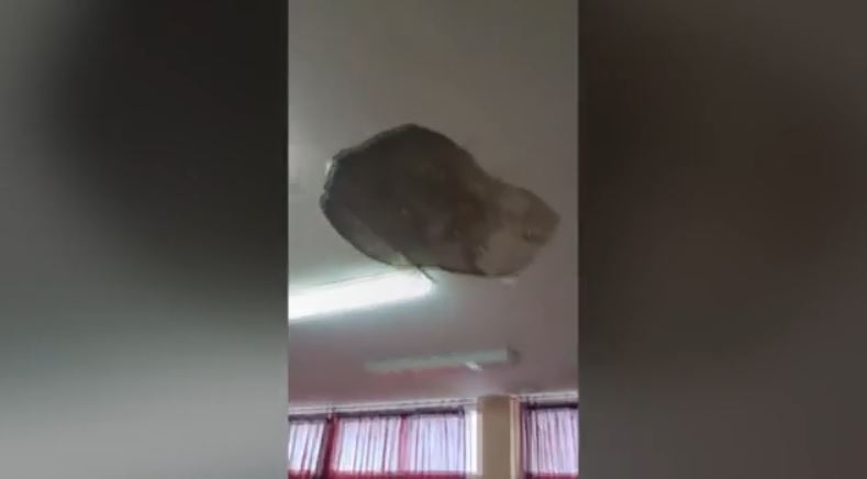 Ηγουμενίτσα: Έπεσαν σοβάδες σε σχολείο της περιοχής – Από θαύμα γλίτωσαν οι μαθητές