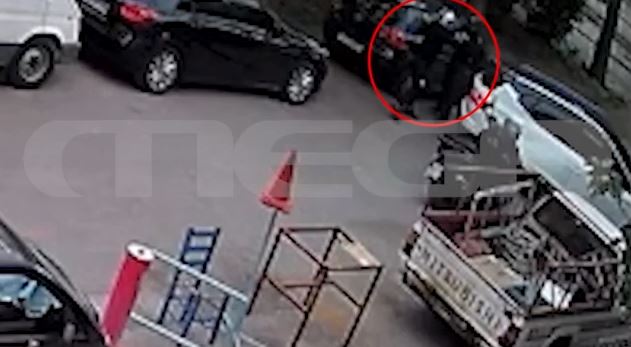 Νέος Κόσμος: Η στιγμή που ο 29χρονος επιτίθεται στον 58χρονο – Βίντεο ντοκουμέντο