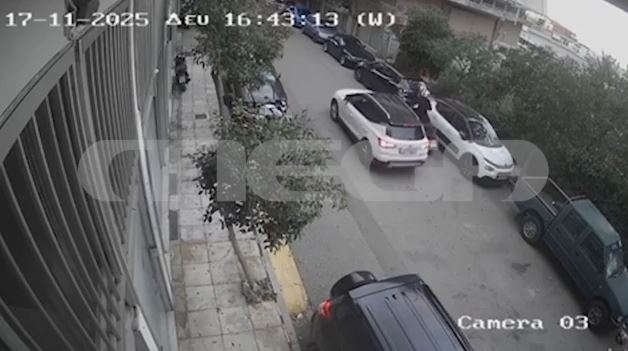 Νέος Κόσμος: Η στιγμή που ο 58χρονος ψεκάζει με σπρέι τον 29χρονο – Νέο βίντεο ντοκουμέντο