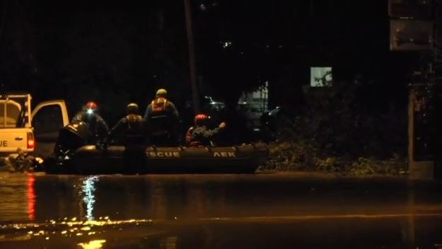 «Σάρωσε» τη Δυτική Ελλάδα η κακοκαιρία – Απανωτά μηνύματα από το 112