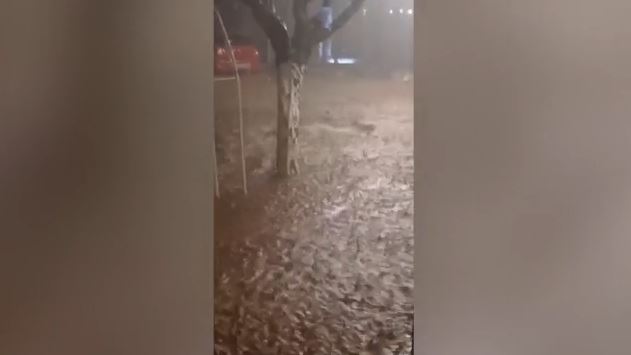 Κακοκαιρία: Σε «Βενετία» μετατράπηκαν πολλές πόλεις στη δυτική Ελλάδα – «Άνοιξαν οι ουρανοί» και στην Αττική