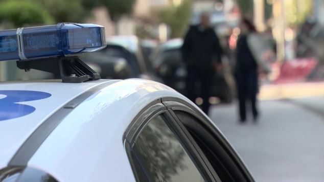 Νίκαια: Επίθεση κατά σωφρονιστικού υπαλλήλου – Πυρπόλησαν το ΙΧ του & έριξαν χειροβομβίδα στην αυλή του