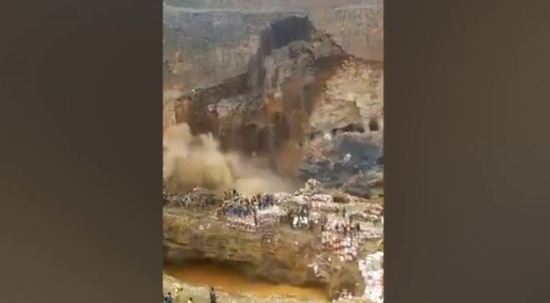 Κονγκό: Εικόνες σοκ από κατάρρευση πλαγιάς σε ορυχείο – Δεκάδες νεκροί