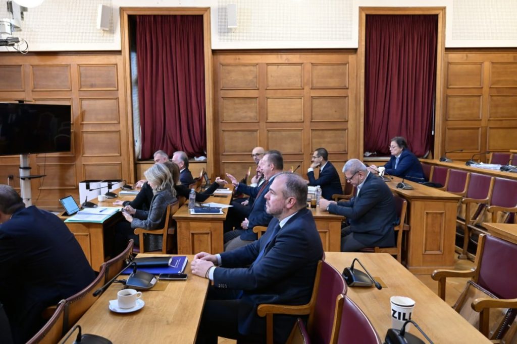 ΟΠΕΚΕΠΕ: «Στρίβειν δια του υπομνήματος» ο «Φραπές» – Τη βίαιη προσαγωγή του ζητούν ΠΑΣΟΚ και ΣΥΡΙΖΑ