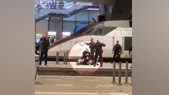 Γαλλία: Άνδρας με μαχαίρι απειλούσε πως θα πάει στο σπίτι της συζύγου του για να τη σκοτώσει – Συνελήφθη από τις Αρχές