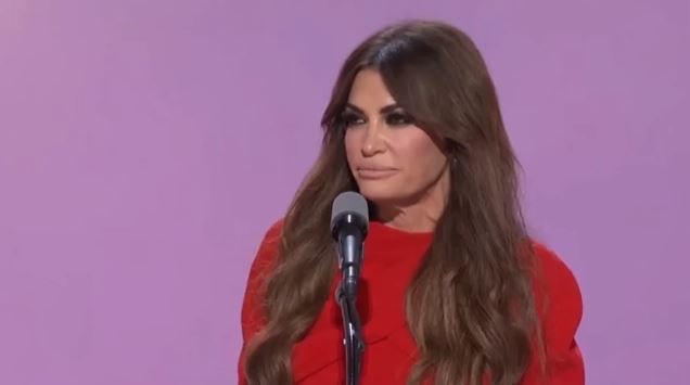 Κίμπερλι Γκίλφοϊλ: Στην Αθήνα η νέα πρέσβης των ΗΠΑ – Η άφιξη & η λαμπερή δεξίωση