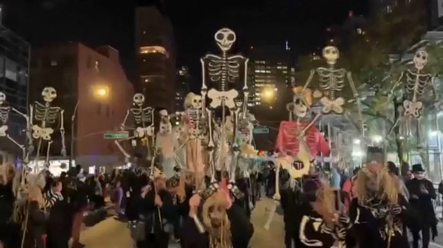 ΗΠΑ: Τεράστιο υπαίθριο πάρτι στη Νέα Υόρκη για το Halloween