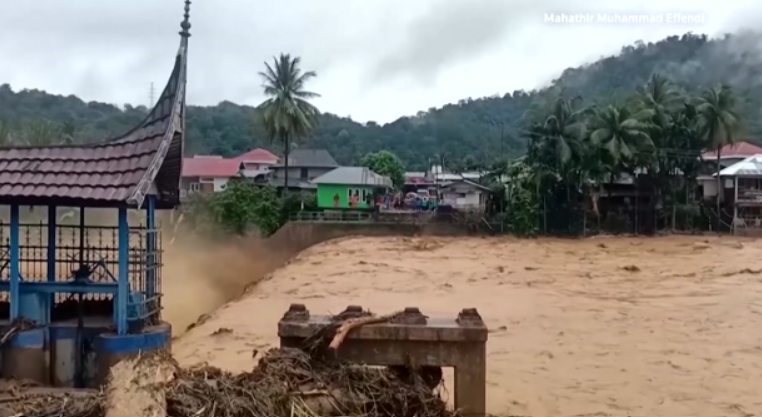 Ινδονησία: Τουλάχιστον 174 νεκροί & εικόνες απόλυτης καταστροφής από τις σφοδρές βροχοπτώσεις