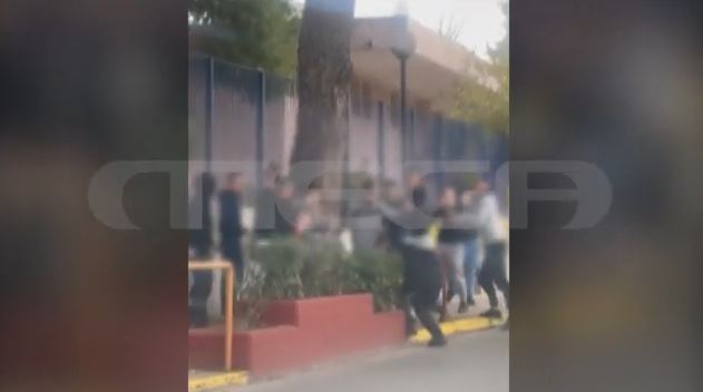 Νέο Ηράκλειο: Εικόνες σοκ από άγριο επεισόδιο ανάμεσα σε ανήλικους – MEGA ντοκουμέντο