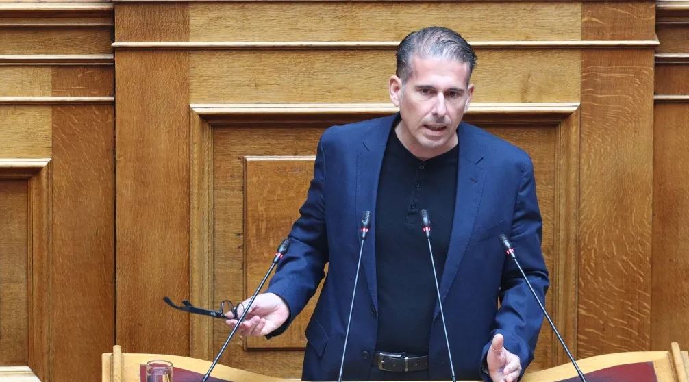 Παραιτήθηκε από βουλευτής ο Δημήτρης Καραναστάσης της Πλεύσης Ελευθερίας – Η Έλλη Ρούσου στη θέση του