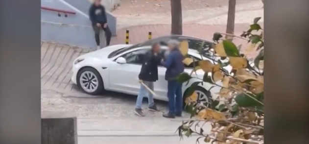 Έτοιμοι να πιαστούν στα χέρια οδηγοί – Άγριοι καβγάδες με το παραμικρό στους δρόμους