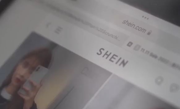 Γαλλία: «Μπλόκο» στη Shein για τις «παιδικές κούκλες του σεξ»