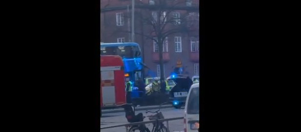 Σουηδία: Λεωφορείο έπεσε σε στάση στη Στοκχόλμη – Τρεις νεκροί