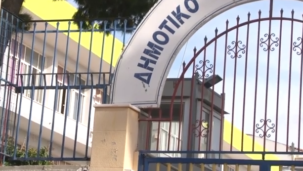 Λουτράκι: «Εμείς είμαστε σοκαρισμένοι» – Στο Live News ο πατέρας του 6χρονου μαθητή