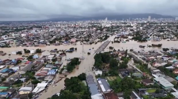 Ταϊλάνδη: «Βούλιαξαν» ολόκληρες επαρχίες από τις καταρρακτώδεις βροχές – Τουλάχιστον 33 νεκροί