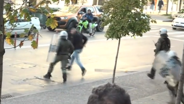 Θεσσαλονίκη: Επεισόδια έξω από το Εφετείο στη δίκη της δολοφονίας του Άλκη Καμπανού