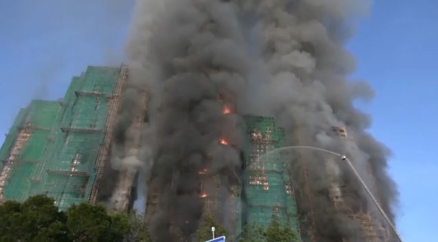 Χονγκ Κονγκ: Στις φλόγες συγκρότημα με 2.000 διαμερίσματα