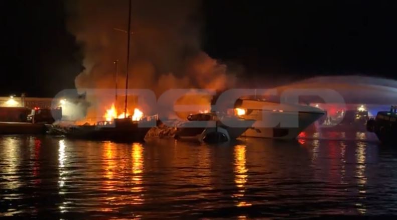 Μαρίνα Ζέας: Πυρκαγιά έκανε στάχτη τέσσερα πολυτελή σκάφη