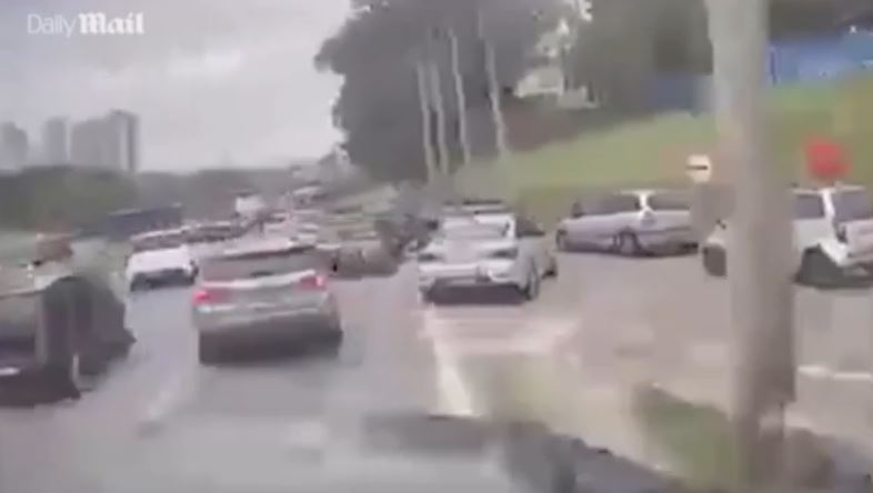 Βραζιλία: Η στιγμή που λεωφορείο βγαίνει εκτός ελέγχου – 12 τραυματίες