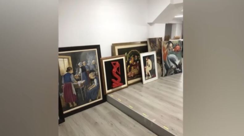 Αθήνα: Εξαρθρώθηκε κύκλωμα με 480 πλαστούς πίνακες και «εγκέφαλο» γνωστό δικηγόρο