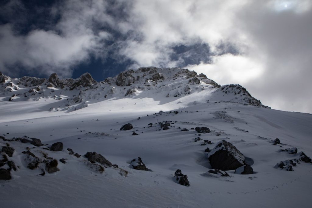 Φωκίδα: Νεκροί εντοπίστηκαν οι 4 ορειβάτες – Καταπλακώθηκαν από χιονοστιβάδα