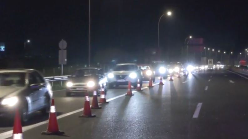 Ριτσώνα: Ατελείωτες ουρές στα εθνικά οδικά δίκτυα λόγω των μπλόκων των αγροτών – Απίστευτη ταλαιπωρία