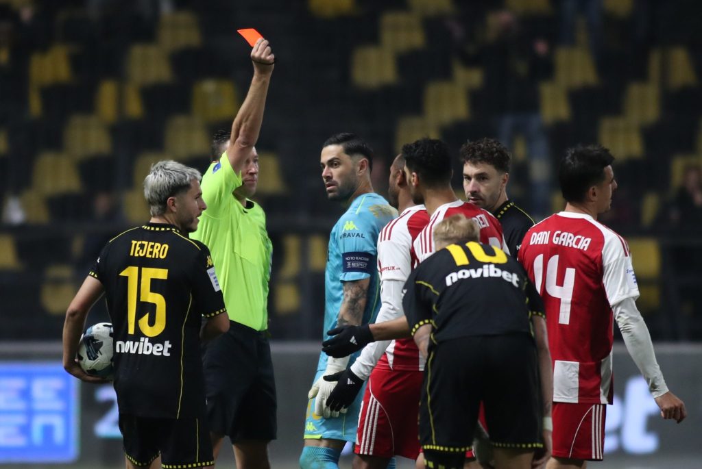 «Βράζουν» με Λανουά και Γιαμπλόνσκι στον Ολυμπιακό για την κάκιστη διαιτησία στο ματς με τον Άρη