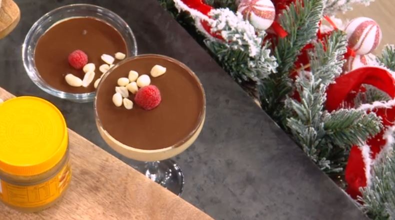 Η Αργυρώ Μπαρμπαρίγου μας ετοιμάζει μους φυστικοβούτυρου με σοκολάτα