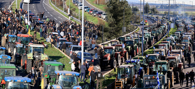 Ανυποχώρητοι οι αγρότες – Ενισχύουν τα μπλόκα και ετοιμάζουν νέους αποκλεισμούς