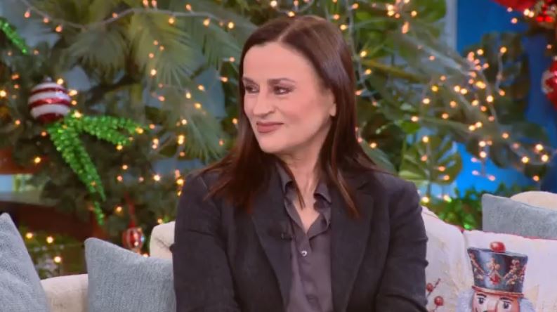 Καρυοφυλλιά Καραμπέτη: «Νιώθω ευλογία που έχω υποδυθεί πολύ σημαντικούς ρόλους στην καριέρα μου»