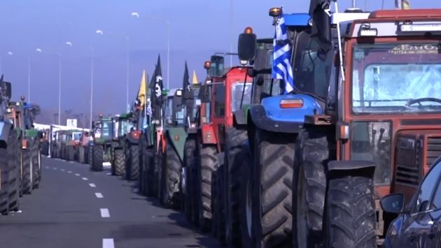 «Φουντώνουν» τα μπλόκα των αγροτών λίγο πριν τα Χριστούγεννα