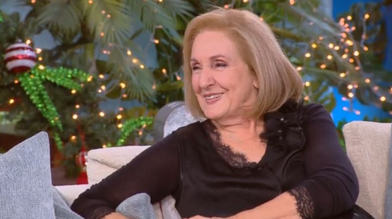 Κάρμεν Ρουγγέρη: «Είναι δημιουργικό & μου δίνει χαρά το να γράφω παιδικά έργα και να τα σκηνοθετώ»