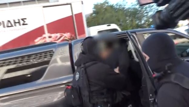 Φοινικούντα: Παραδόθηκε ο 30χρονος για τον οποίο είχε εκδοθεί διεθνές ένταλμα σύλληψης
