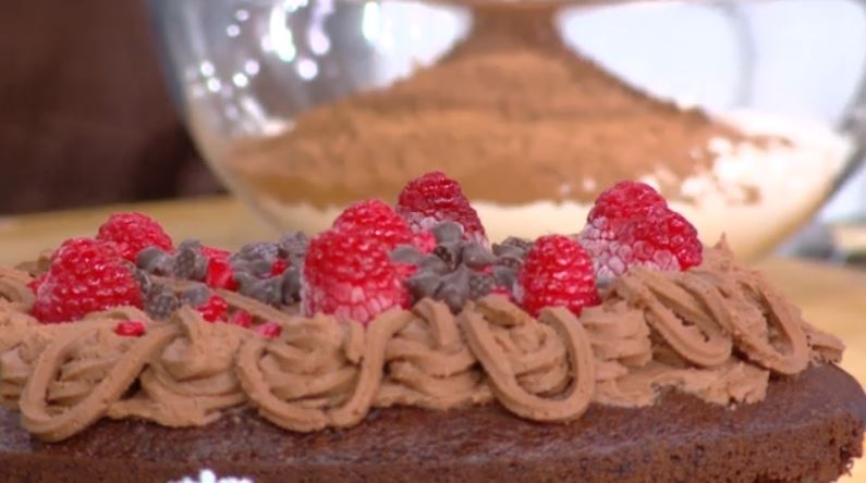 Η Αργυρώ Μπαρμπαρίγου μας ετοιμάζει σοκολατίνα γάλακτος με αφράτη μους σοκολάτας