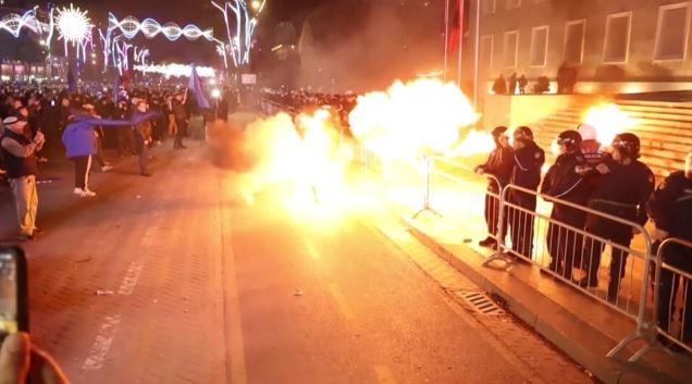 Αλβανία: Διαδηλώσεις & επεισόδια μετά τις κατηγορίες διαφθοράς σε βάρος της αντιπροέδρου της κυβέρνησης