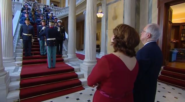 Τα κάλαντα έψαλλαν μαθητές & μέλη συλλόγων σε Πρόεδρο της Δημοκρατίας & πολιτικούς αρχηγούς