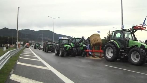 Παραμονή Χριστουγέννων με μπλόκα στις Εθνικές Οδούς – Έξοδος μετ’ εμποδίων για τους εκδρομείς