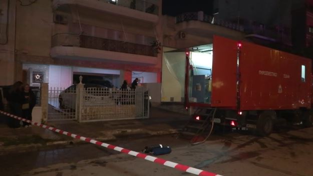 Καλλιθέα: Νεκροί δύο άνδρες μετά από φωτιά που ξέσπασε σε διαμέρισμα