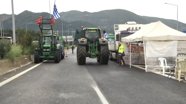 Οι αγρότες κάνουν λόγο για «βρόμικο πόλεμο» – Καταγγέλλουν πως κόβεται η επικοινωνία με την κυβέρνηση