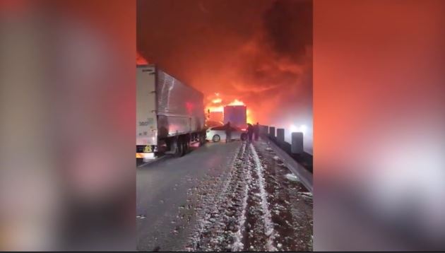 Ιαπωνία: Κόλαση φωτιάς σε καραμπόλα 50 αυτοκινήτων & φορτηγών – 2 νεκροί, 26 τραυματίες