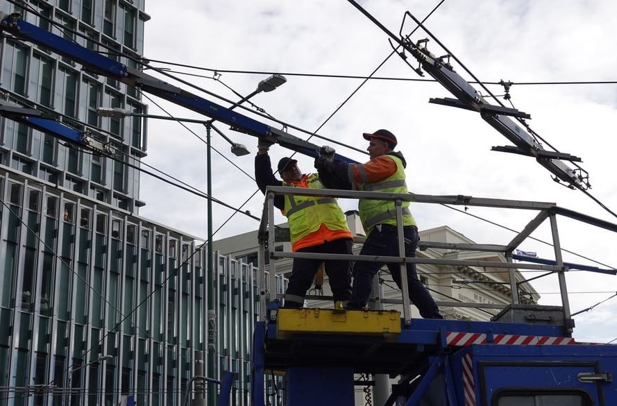 Αττική: Τέλος εποχής για τα τρόλεϊ – Ξεκίνησε το ξήλωμα του δικτύου στον Πειραιά