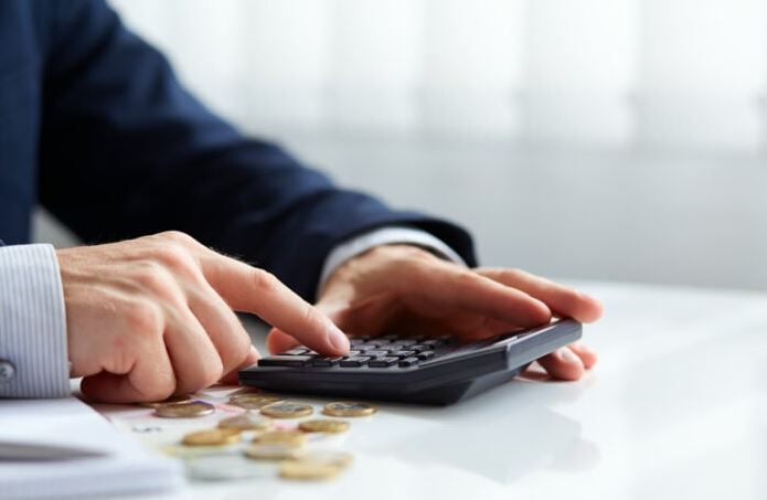 Eλεύθεροι επαγγελματίες: Τι σύνταξη θα πάρουν και τι συμφέρει να επιλέξουν (πίνακες)