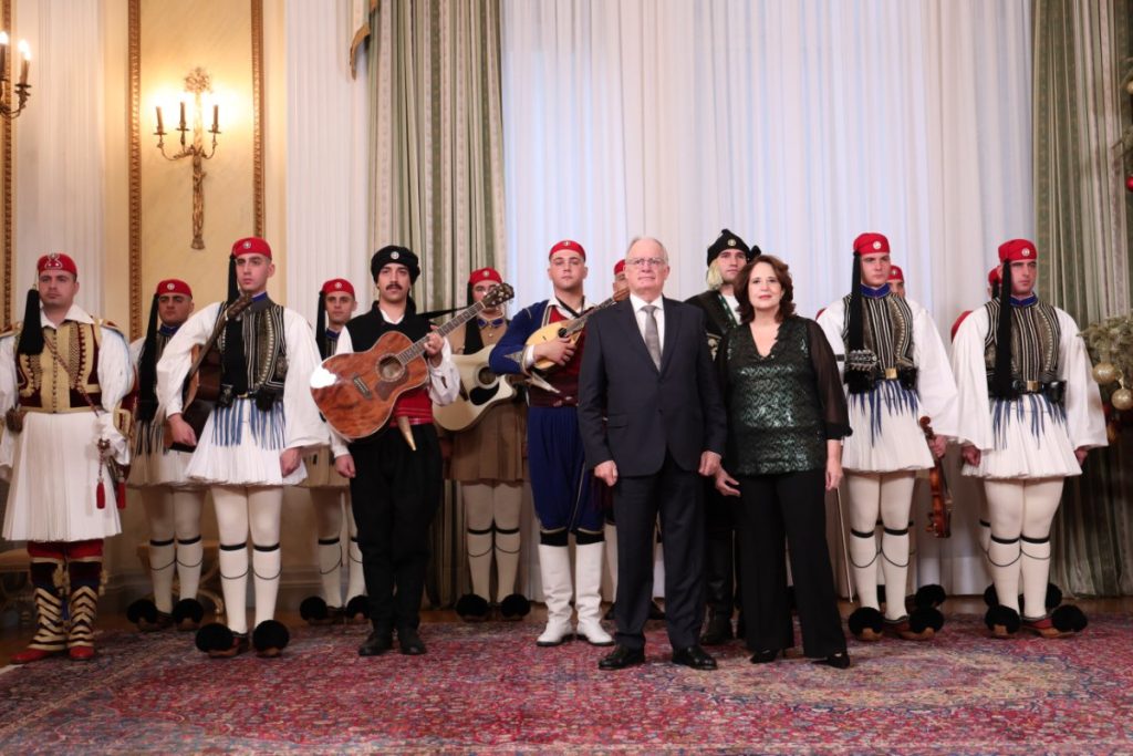 Πρωτοχρονιάτικα κάλαντα στην πολιτική και πολιτειακή ηγεσία