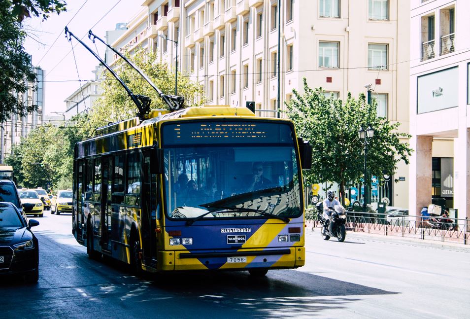 Τρόλεϊ: Ξεκίνησε σήμερα από τον Πειραιά το ξήλωμα του δικτύου