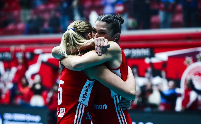 Ολυμπιακός – Εξατσίμπασι 3-2 σετ: Θρυλικό έπος από τα κορίτσια του Κοβάτσεβιτς